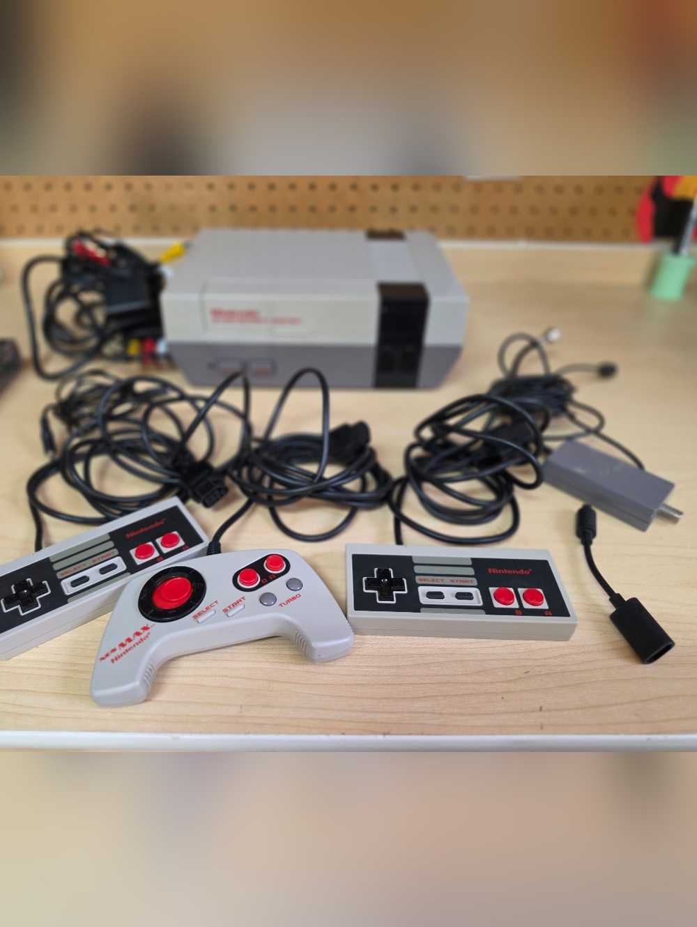 Nintendo Classic NES-001 Console 2 Controllers 1 MAX Controller HDMI & Cable EUC